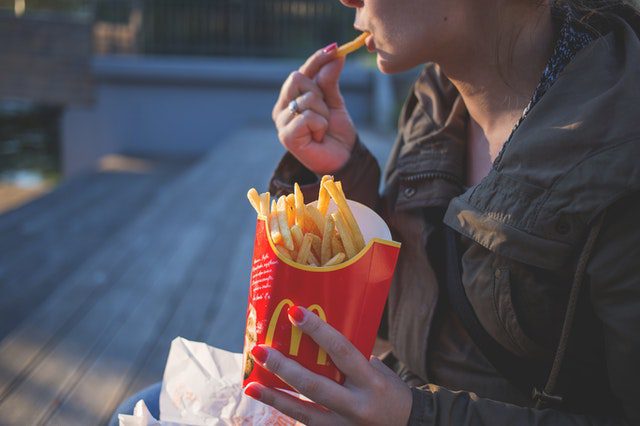 McDonald’s veut remplir ses cuisines à l’aide d’une IA