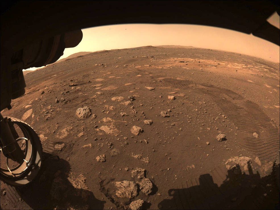 Une des premières images du robot Perseverance, sur Mars